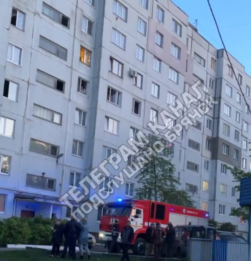 Из-за пожара в многоэтажке в Володарском районе Брянска эвакуировали жильцов