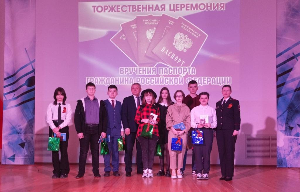 Жители ДНР получили паспорта РФ в Брянской области