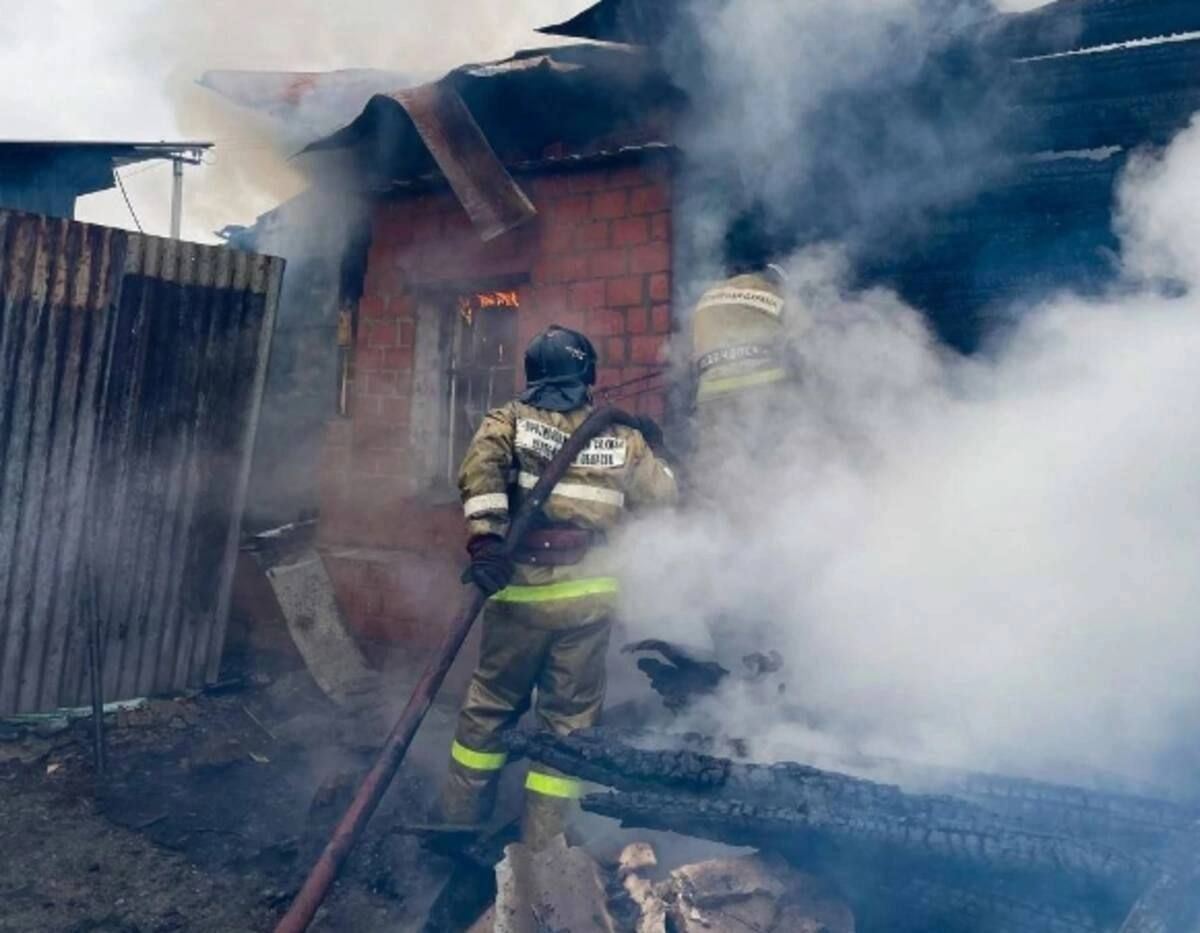 Пожар в домовладении села Стародубского района Брянской области начался после обстрела ВСУ