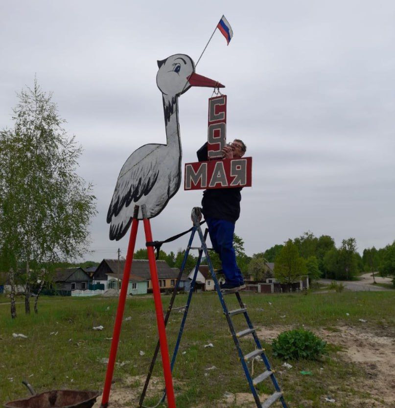 Житель Брянска своими руками смастерил арт-объект к 9 мая