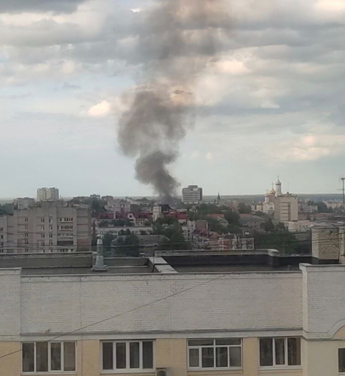 Жители Брянска сняли на видео сильный пожар в овраге Верхний Судок