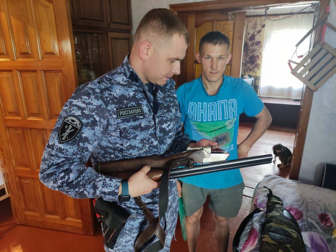 На территории Навлинского и Брасовского районов Брянской области проверили владельцев оружия