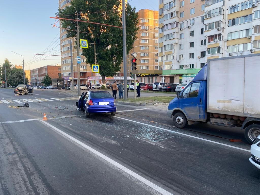 Скрывшийся после массового ДТП в Брянске водитель «Тойота» оказался пьян и без прав