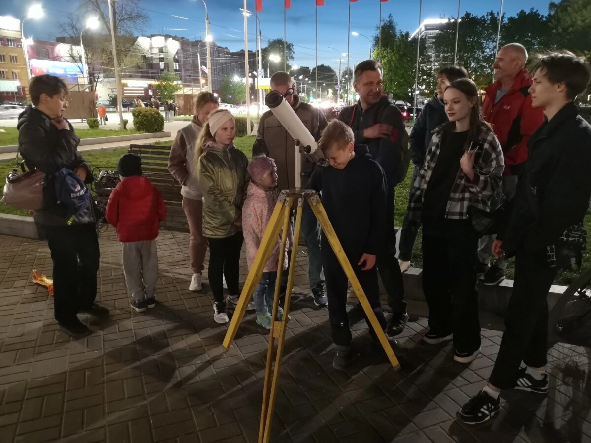Жителям Брянска предложили сделать снимки Луны через телескоп