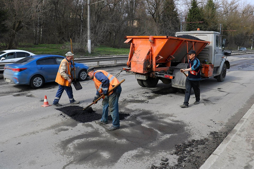 Технадзор указал дорожникам на ямы, швы и трещины – в Брянске комиссия проверяет качество гарантийного ремонта дорог