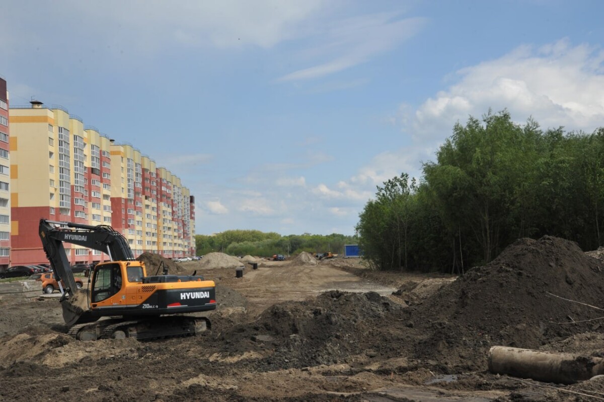 Строительство трех новых дорог в микрорайоне Брянска по улице Флотской завершат к 2024 году