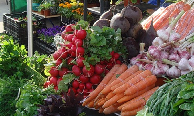 Овощные базары в Брянске открыли на месяц раньше обычного
