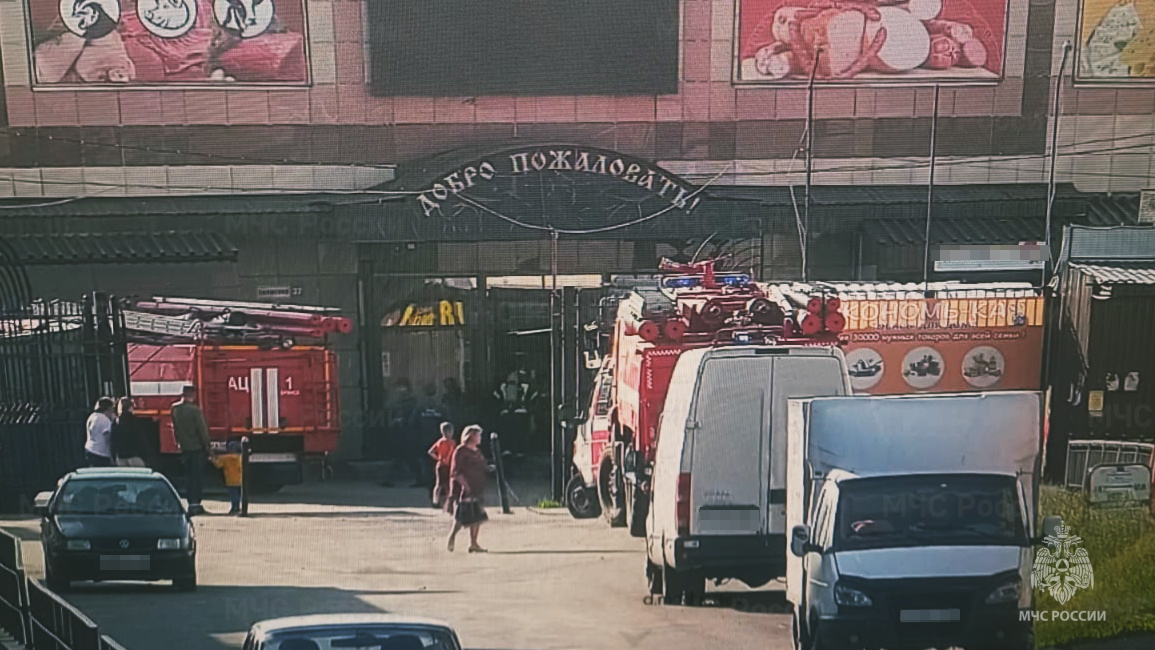 На Центральном рынке в Брянске загорелся торговый павильон