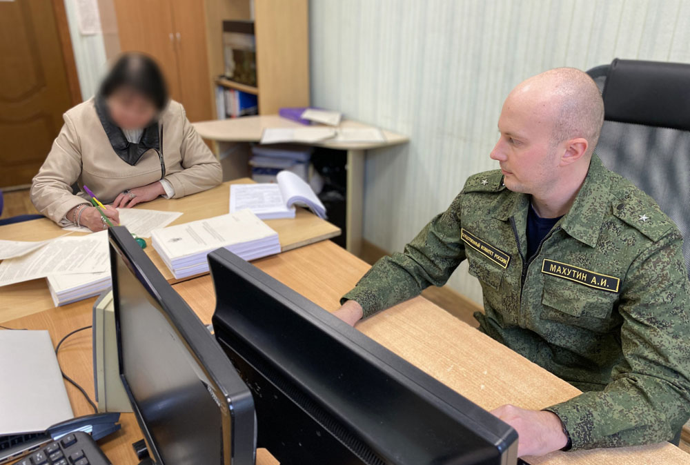 Осужденных за фиктивные курсы бывшего директора и преподавателя техникума в Брянске уличили во взяточничестве
