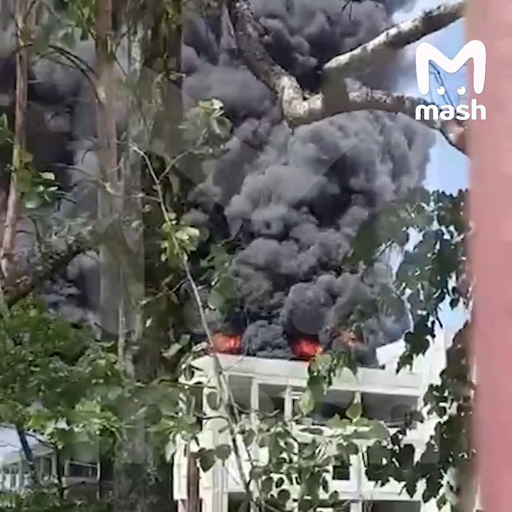 На строящемся здании госпиталя в Брянске горело битумное покрытие