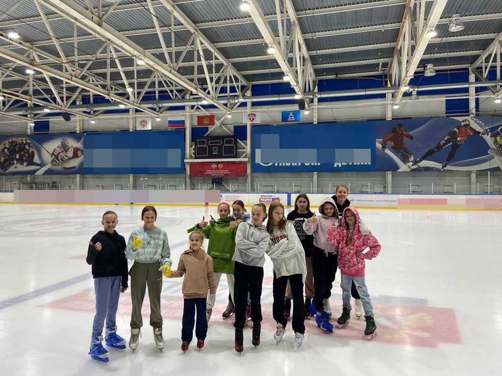 Воспитанникам лагеря спортшколы в Брянске открыли бесплатный лед