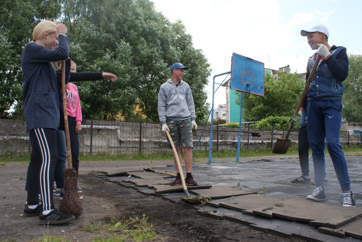 В школах Брянской области будут воспитывать ответственное отношение к труду