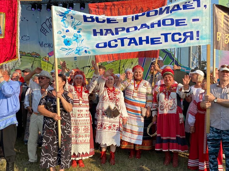 Брянские песни и проплясочки исполнили «Околица» и «Два Демьяна» на фестивале «Играй, гармонь!» в Новосибирской области