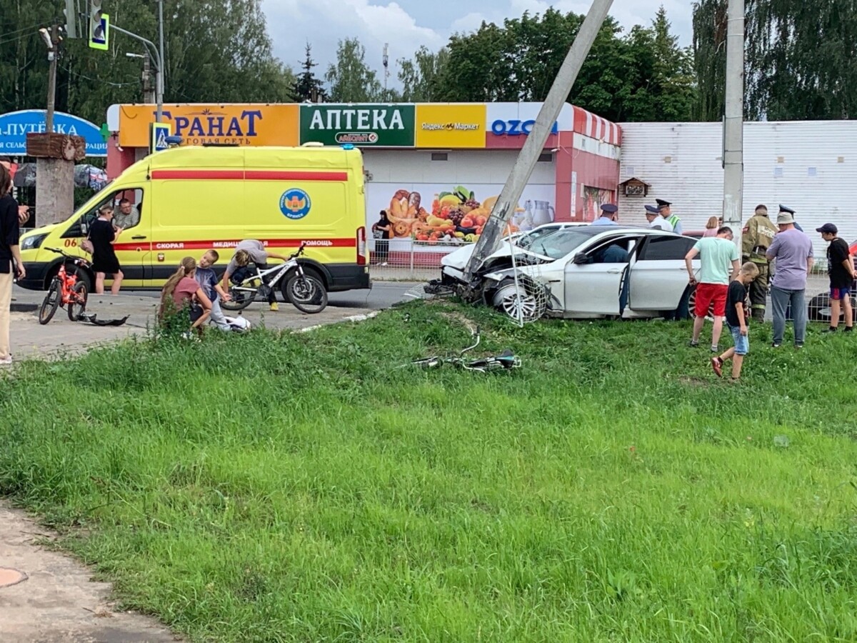 Четыре автомобиля столкнулись в Брянском районе