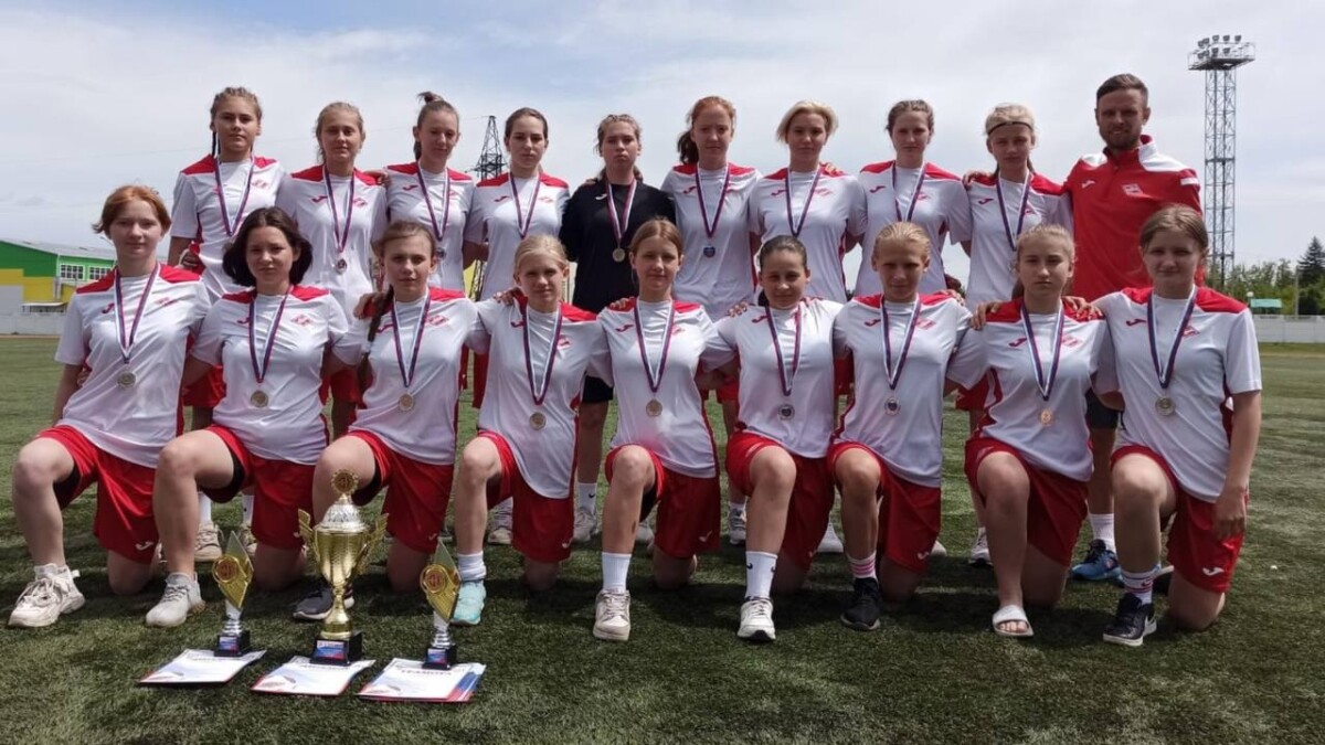 Футболистки из Брянска стали вторыми на турнире в Калуге