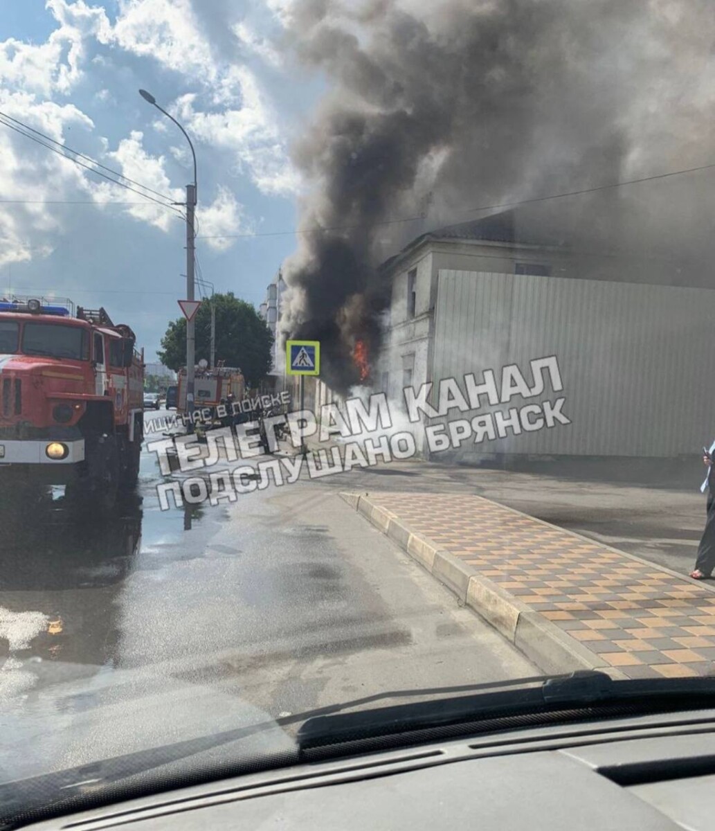 В Брянске валит густой дым