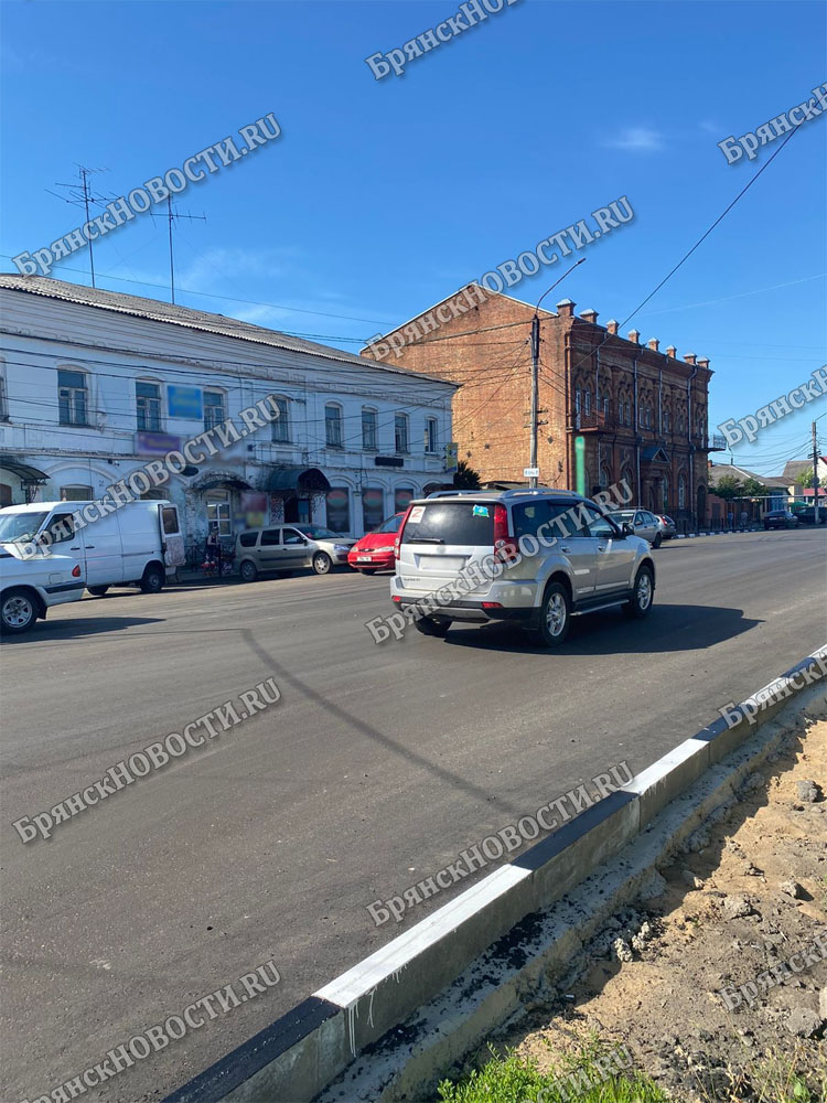 В Новозыбкове взломали дверь в магазин