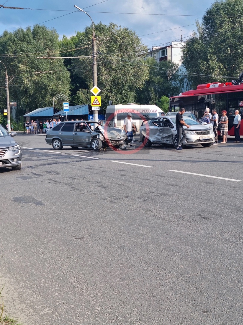 Массовую аварию устроил водитель в Брянске