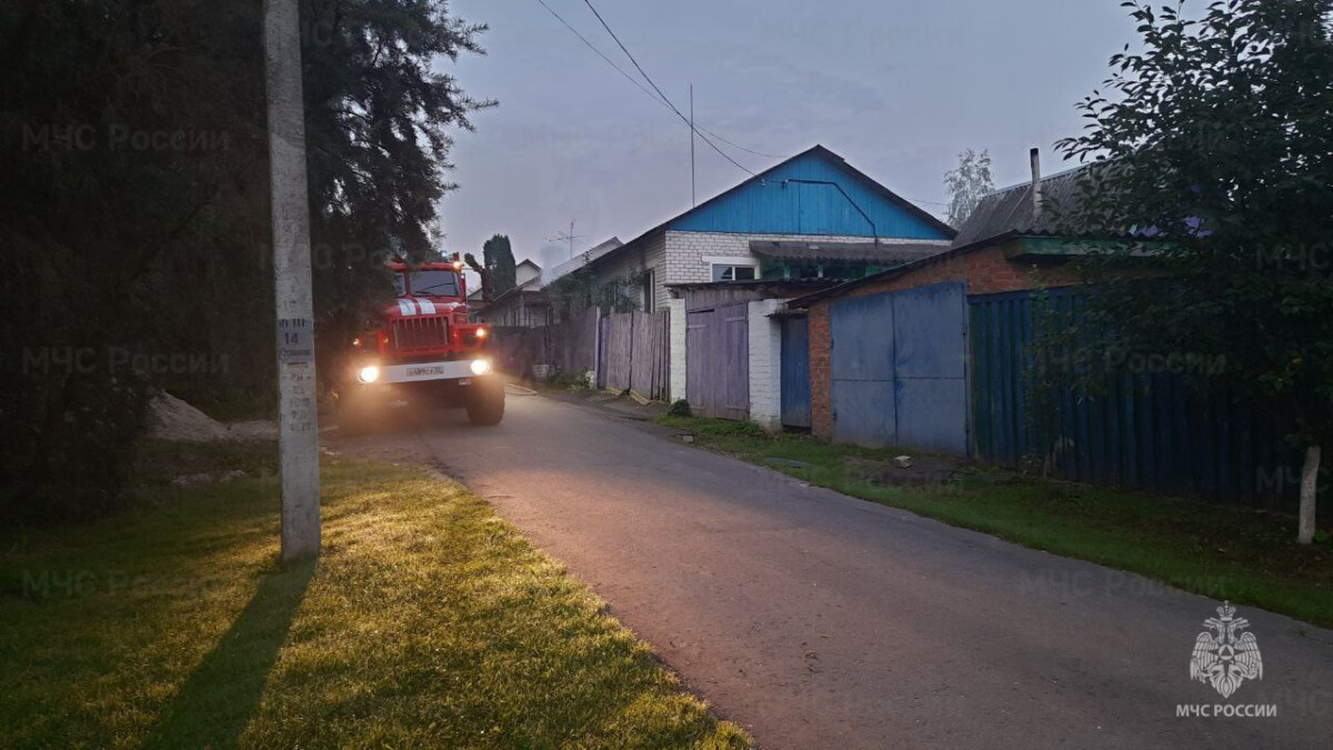 Два жилых дома сгорели в Брянской области