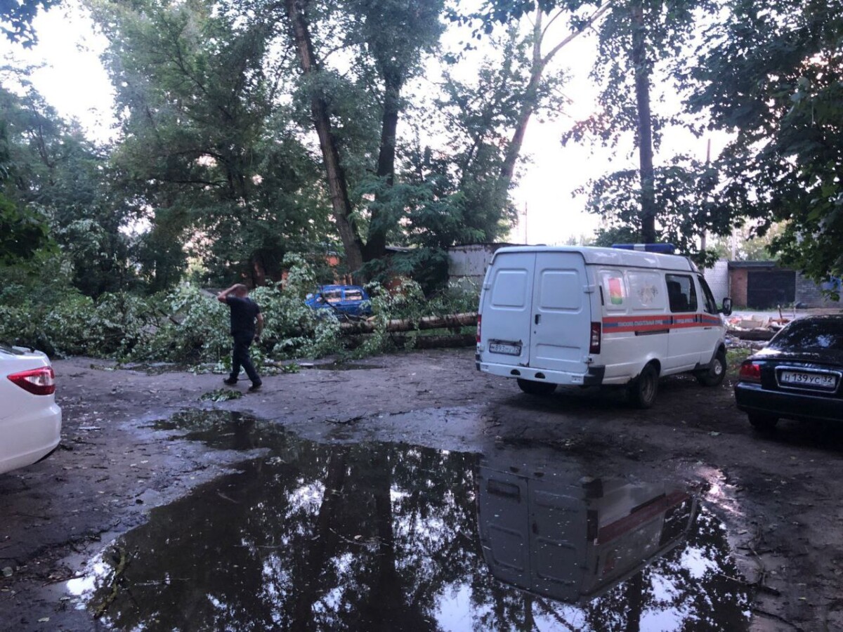 Сегодня вечером по Фокинскому району Брянска прошёлся ураган •  БрянскНОВОСТИ.RU