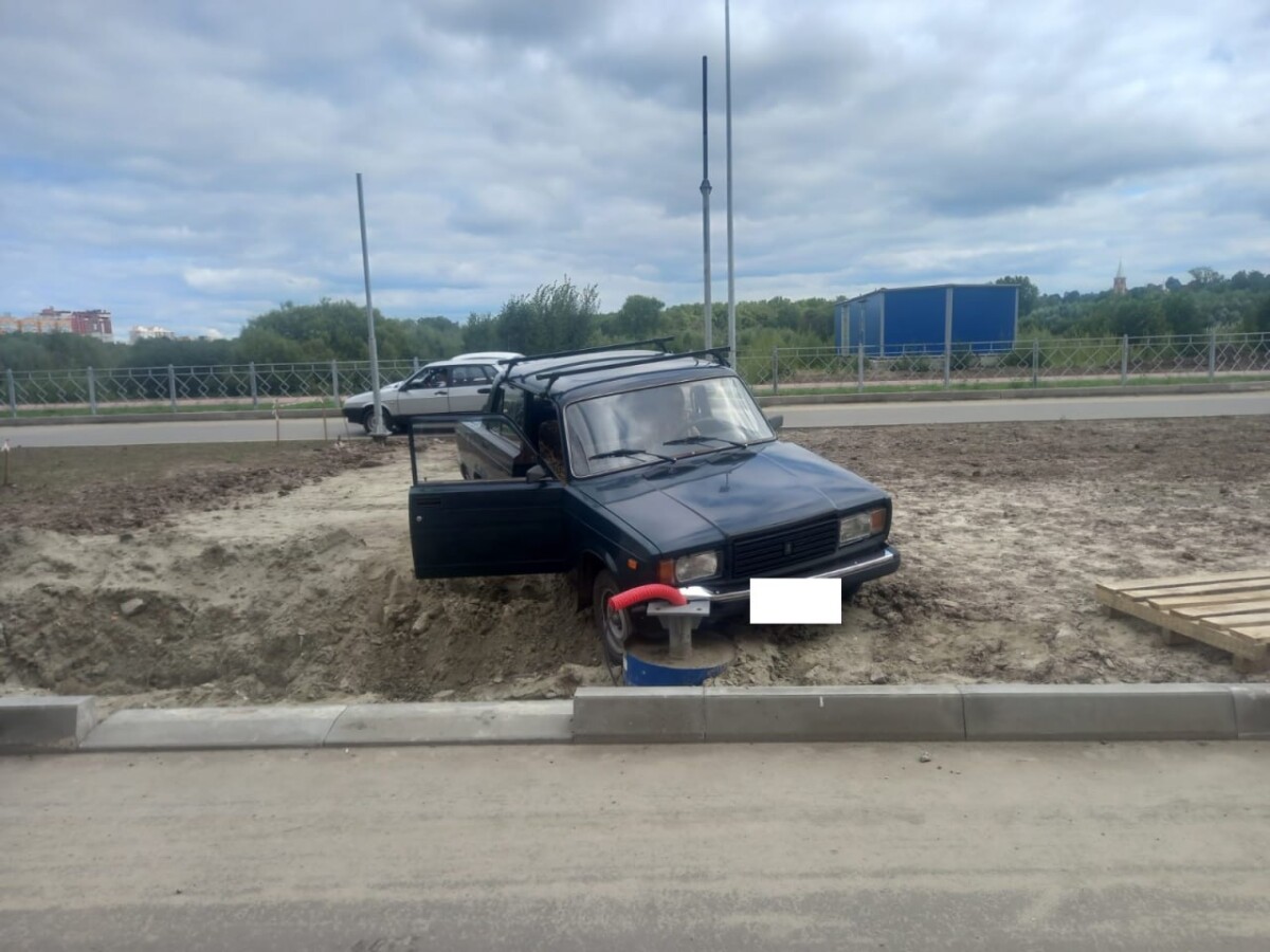 В Брянске пожилой водитель влетел в опору и погиб | 22.08.2023 | Брянск -  БезФормата