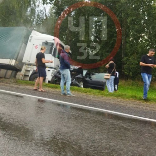 Под Брянском водитель устроил лобовое столкновение