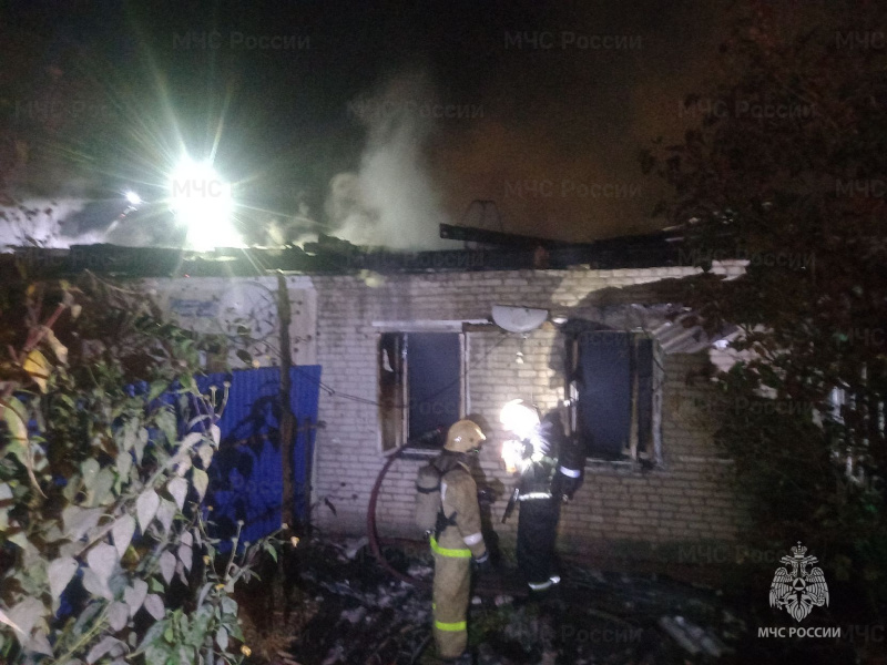 Люди не пострадали, но дом сгорел в Брянске