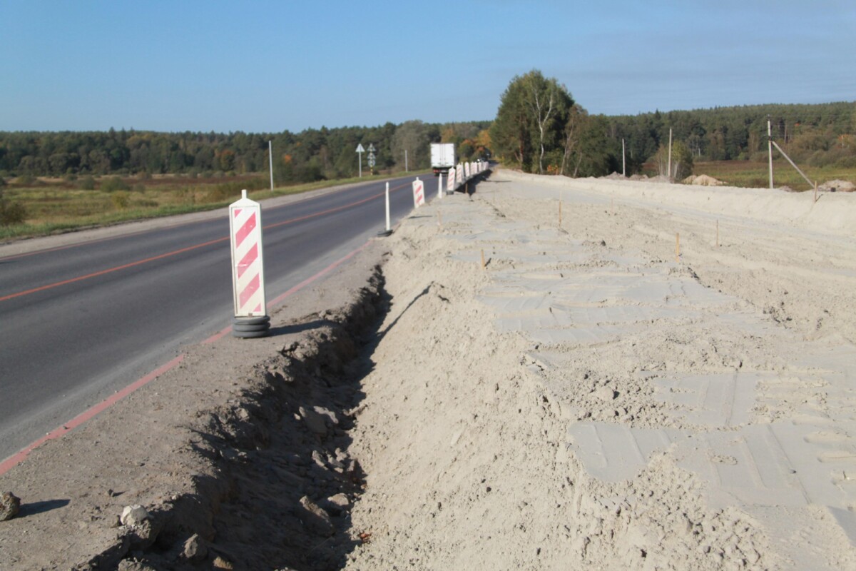 На подъезде к Фокино Брянской области продолжается строительство моста через реку Болва
