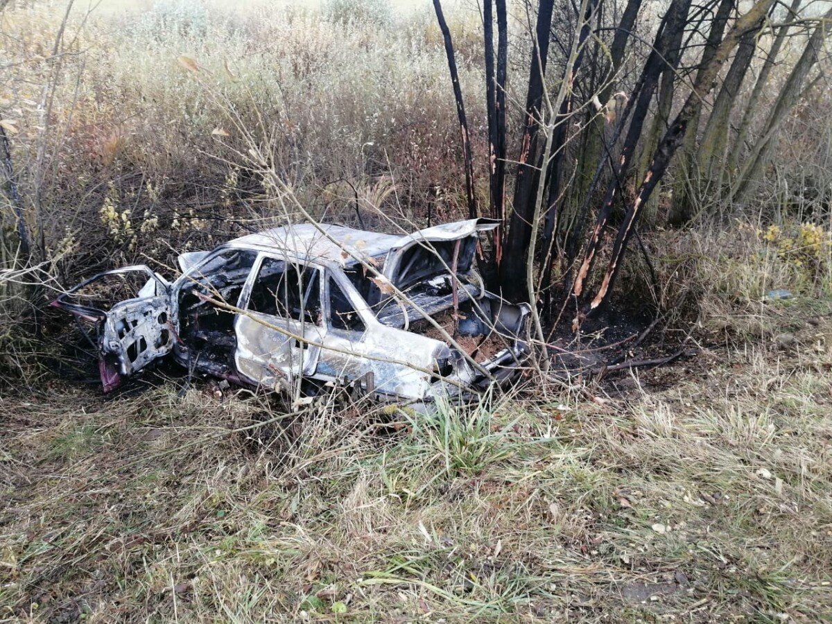 Водителя зажало в машине и он погиб на брянской трассе в Мглинском районе •  БрянскНОВОСТИ.RU