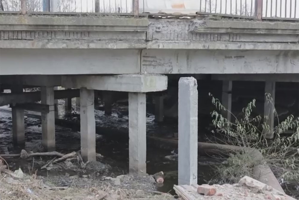 В Клинцах начался ремонт аварийного моста через реку Московку
