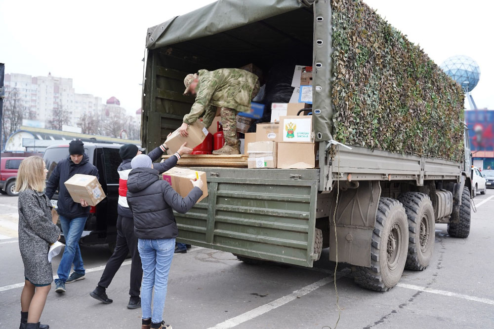 Брянские таможенники отправили гуманитарный груз военнослужащим СВО