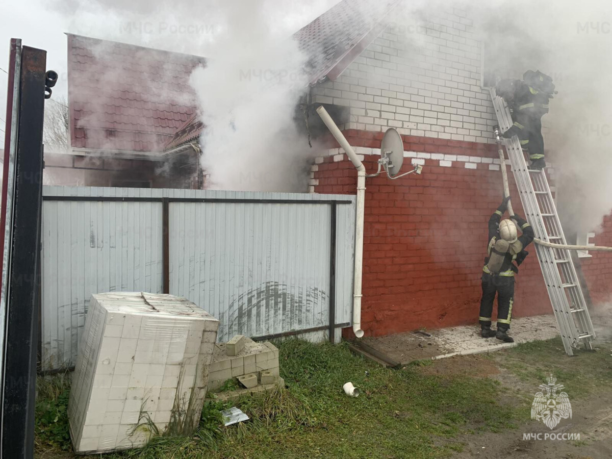 МЧС не подтвердило гибель человека при пожаре в Брянске