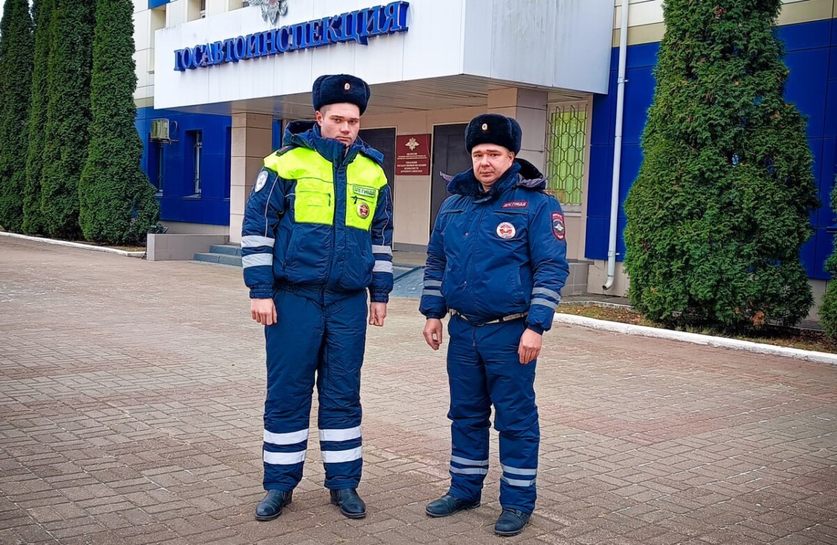 В Брянской области сотрудники ГИБДД дотянули сломавшийся автомобиль до  магазина автозапчастей • БрянскНОВОСТИ.RU