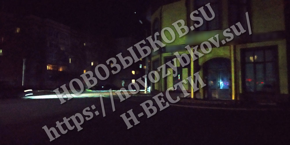 Владелец киоска в центре Новозыбкова подсчитывает убытки
