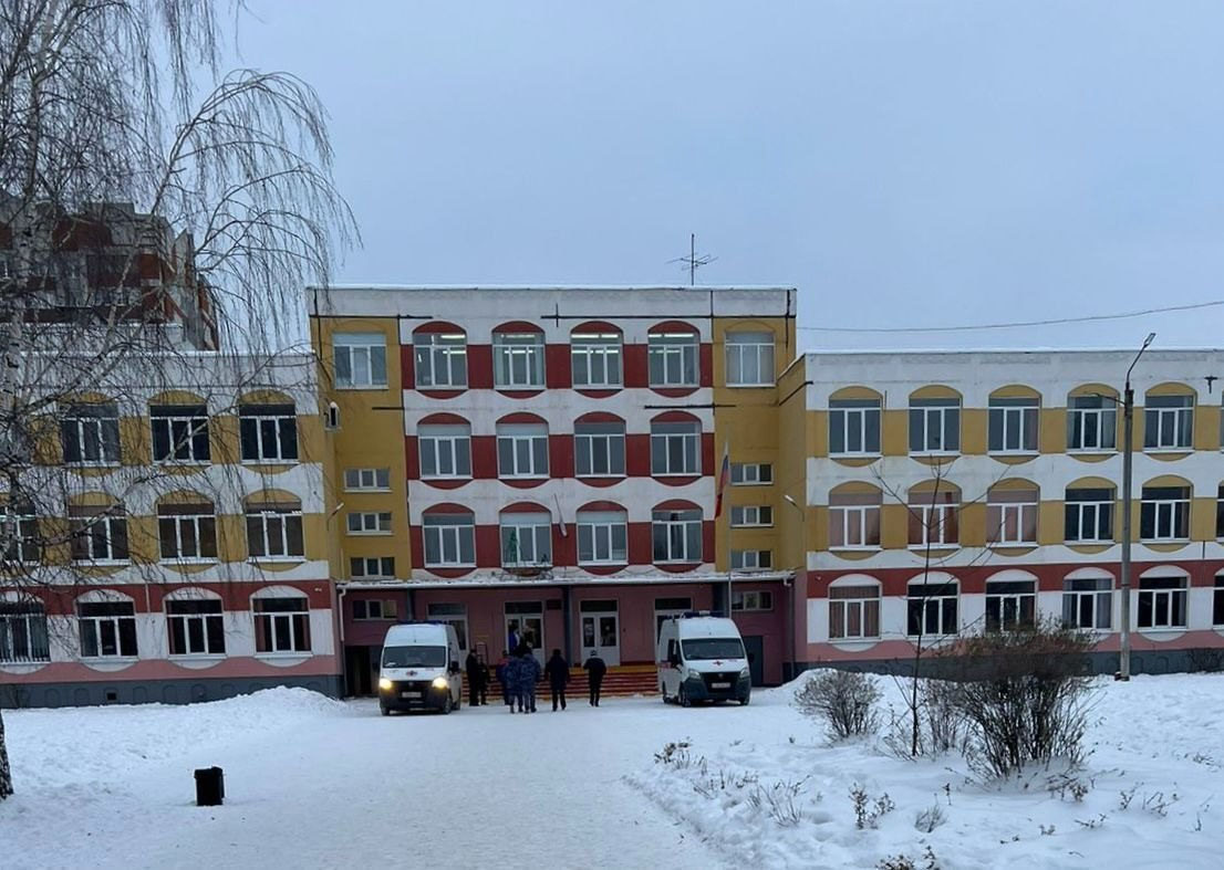 Суд в Брянске дал месяц на финансирование работ по защите гимназии после стрельбы