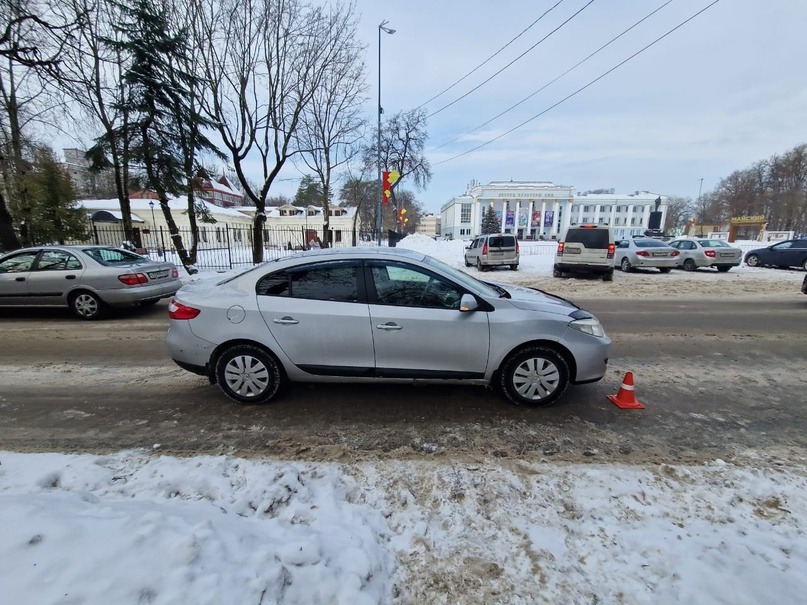 Женщина попала под автомобиль в Брянске