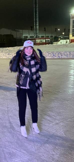 Екатерина Беляй стала юбилейным посетителем открытой ледовой площадки в Брянске