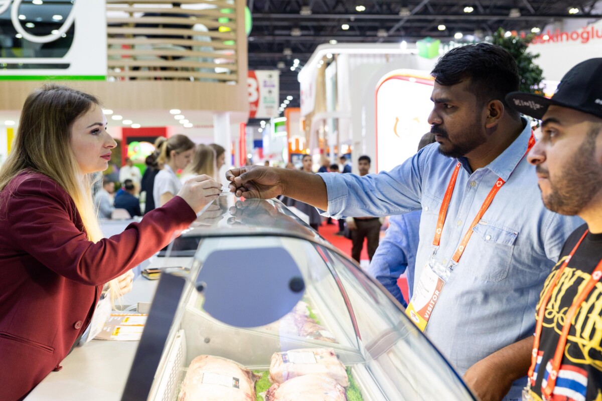Посетителей выставки в Дубае угощали говядиной вагю, произведённой в Брянской области