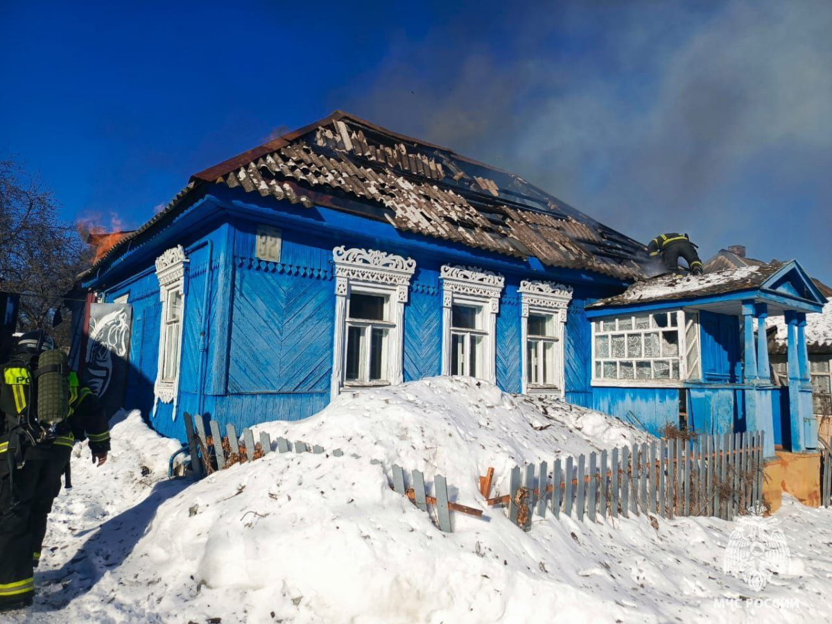 Дом в Супонево Брянской области сгорел, люди выжили | 09.02.2024 | Брянск -  БезФормата