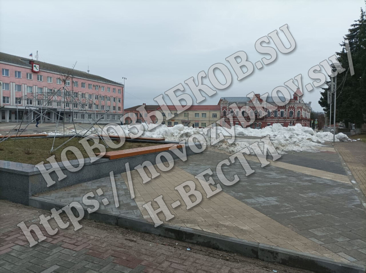 Удручающий вид отреставрированной центральной площади Новозыбкова