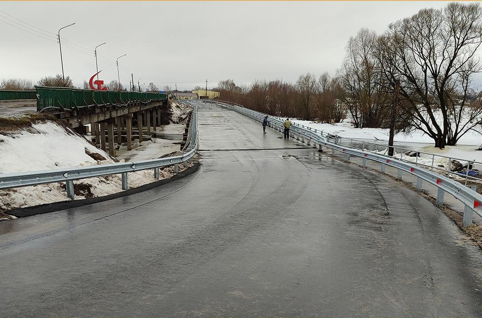 В Почепе построили временный мост через Судость на время ремонта основного