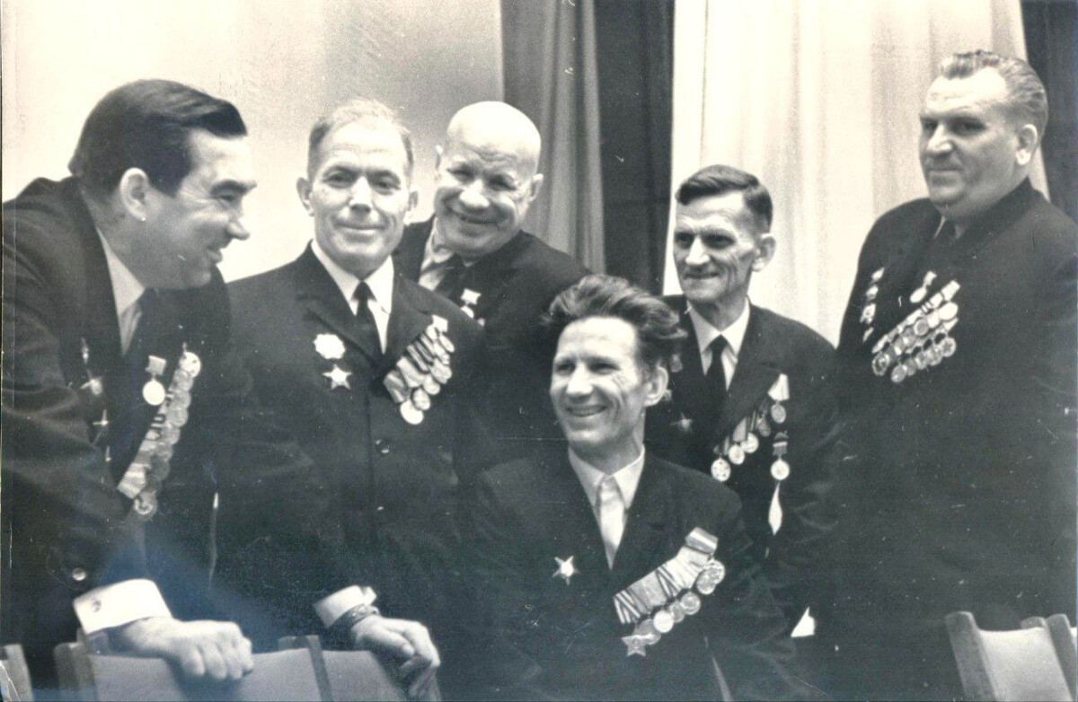 Встреча тогда еще молодых ветеранов Великой Отечественной на редком фото брянского фотографа