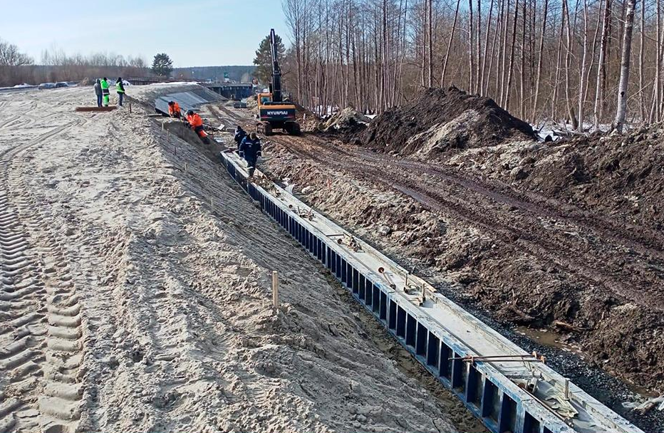 Продолжается строительство моста через реку Болва в Брянской области