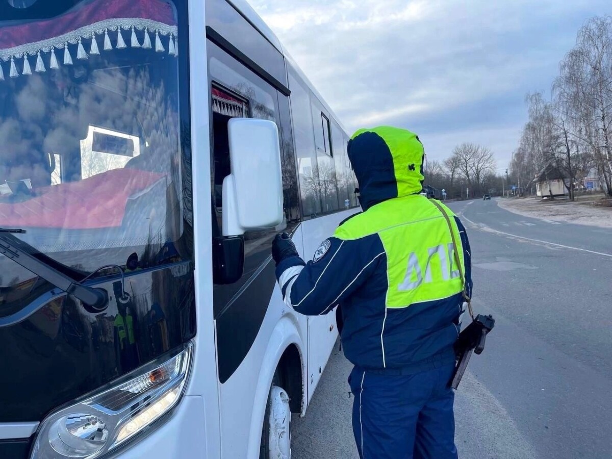 Госавтоинспекция Новозыбкова начала проверку автобусов • БрянскНОВОСТИ.RU