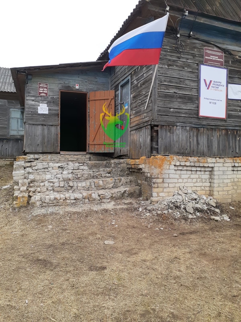 В стареньком здании избирательного участка села Ужа Трубчевского района проголосовали почти все