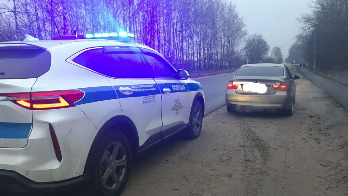 В Новозыбкове из БМВ высадили пьяного водителя