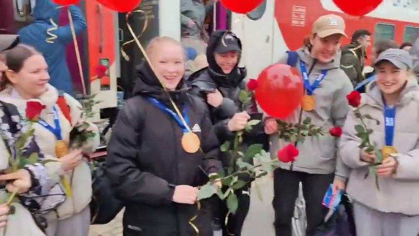 Чемпионок России по мини-футболу встречали в Брянске