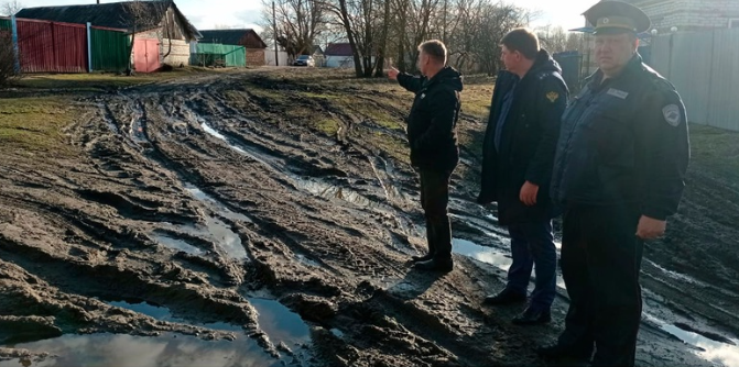 Прокуратура Клинцовского района считает небезопасными две дороги в селе