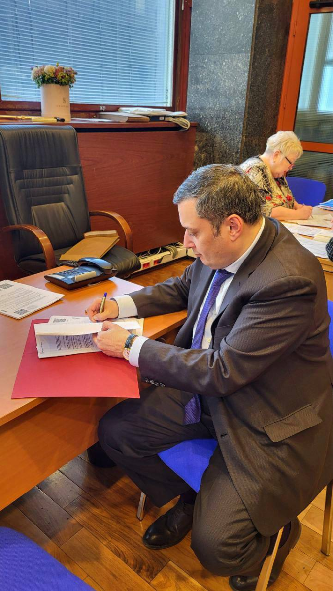 Депутат Госдумы Хинштейн опубликовал доходы своей семьи
