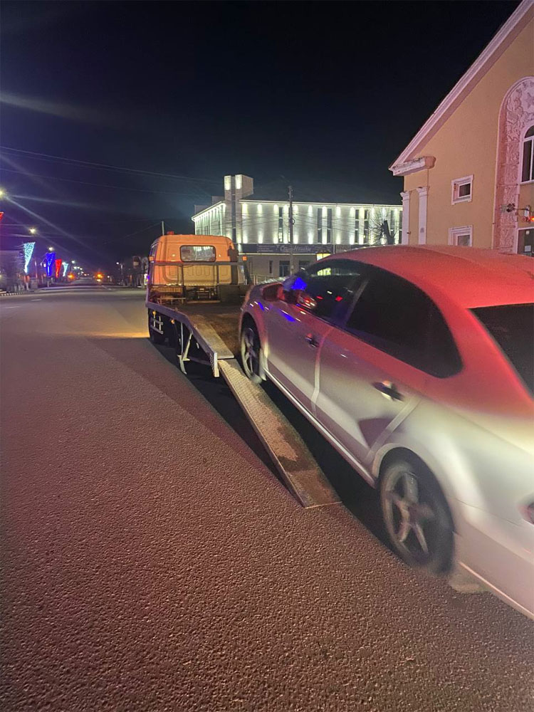 Сегодня ночью в Новозыбкове высадили пьяного водителя из иномарки